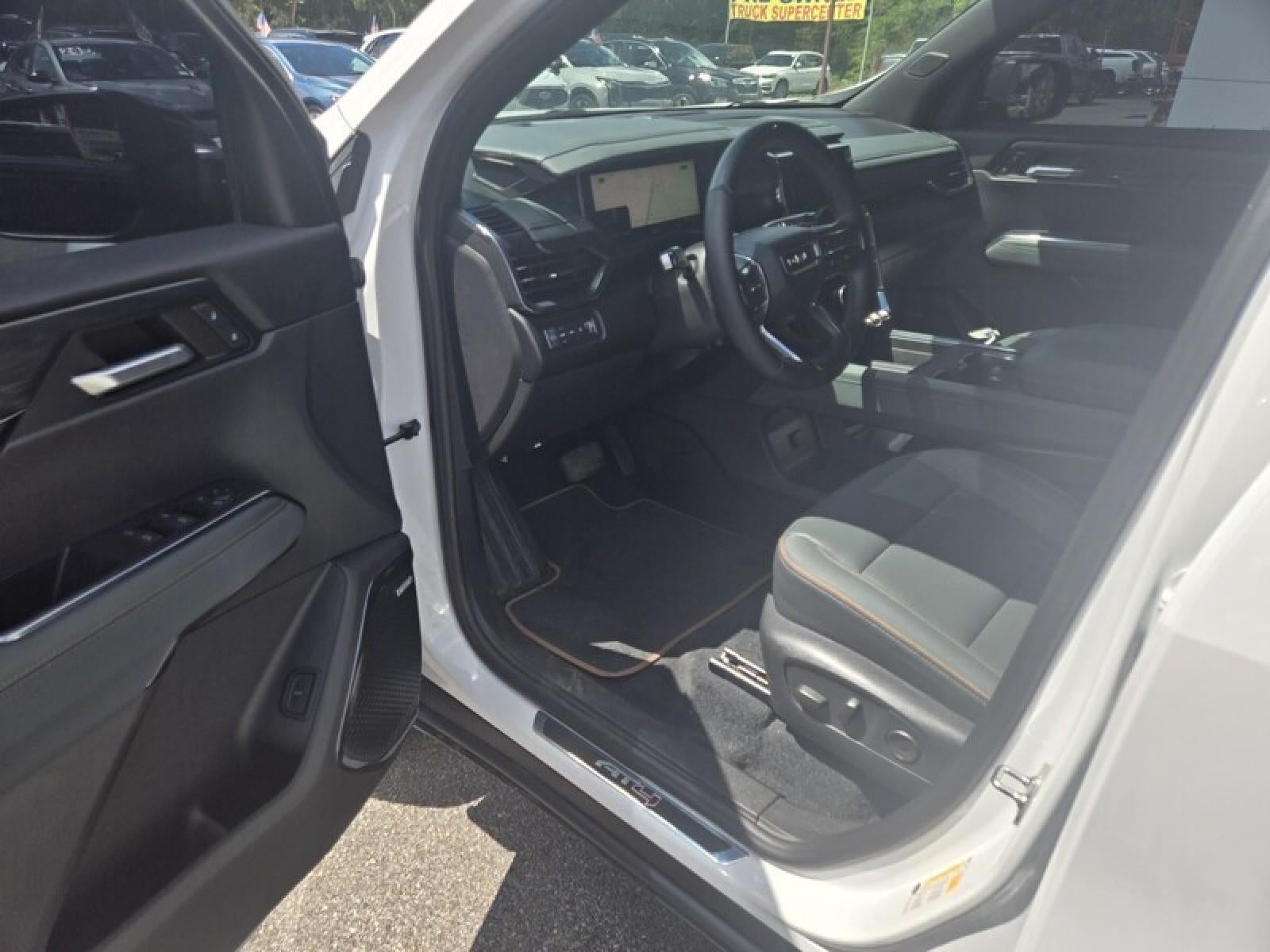 2024 GMC Acadia AT4