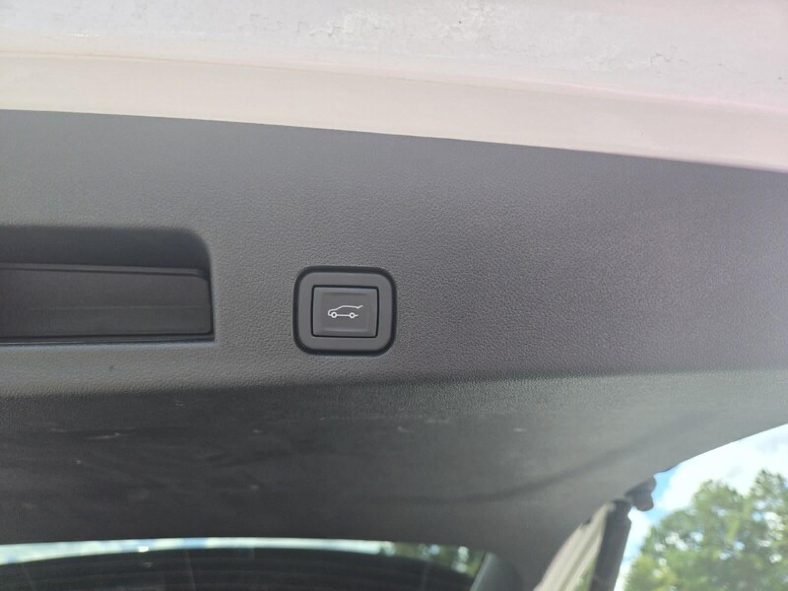 2024 GMC Acadia AT4