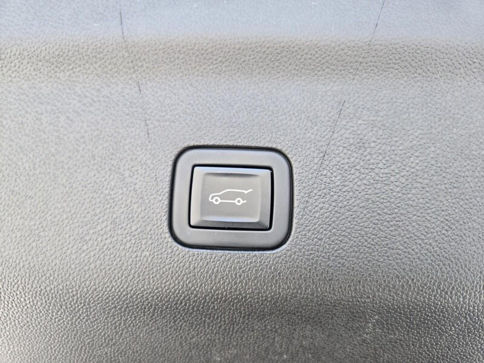 2022 GMC Yukon SLT - Photo 9