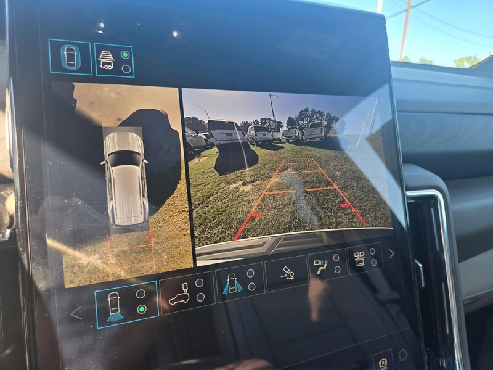2027 GMC Yukon Denali - Photo 16