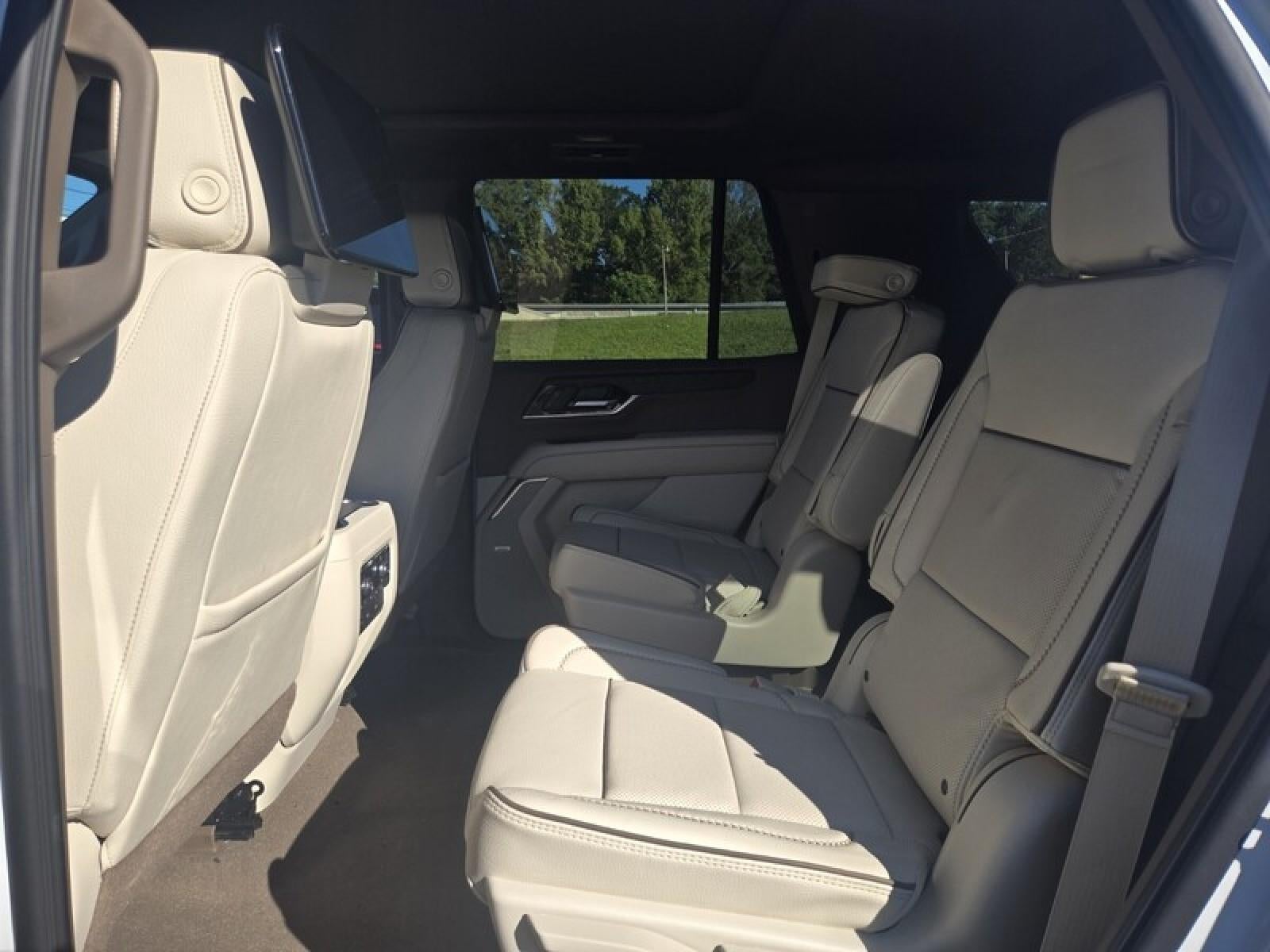 2027 GMC Yukon Denali - Photo 30