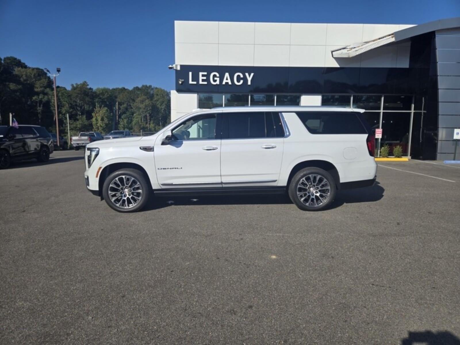 2026 GMC Yukon XL Denali - Photo 36