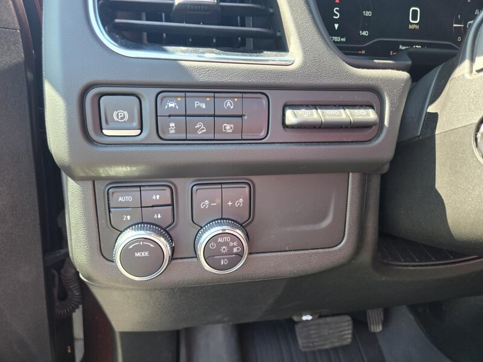 2023 GMC Yukon XL AT4