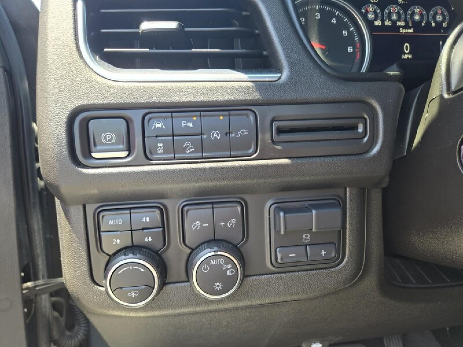 2021 Chevrolet Suburban Z71 - Photo 15