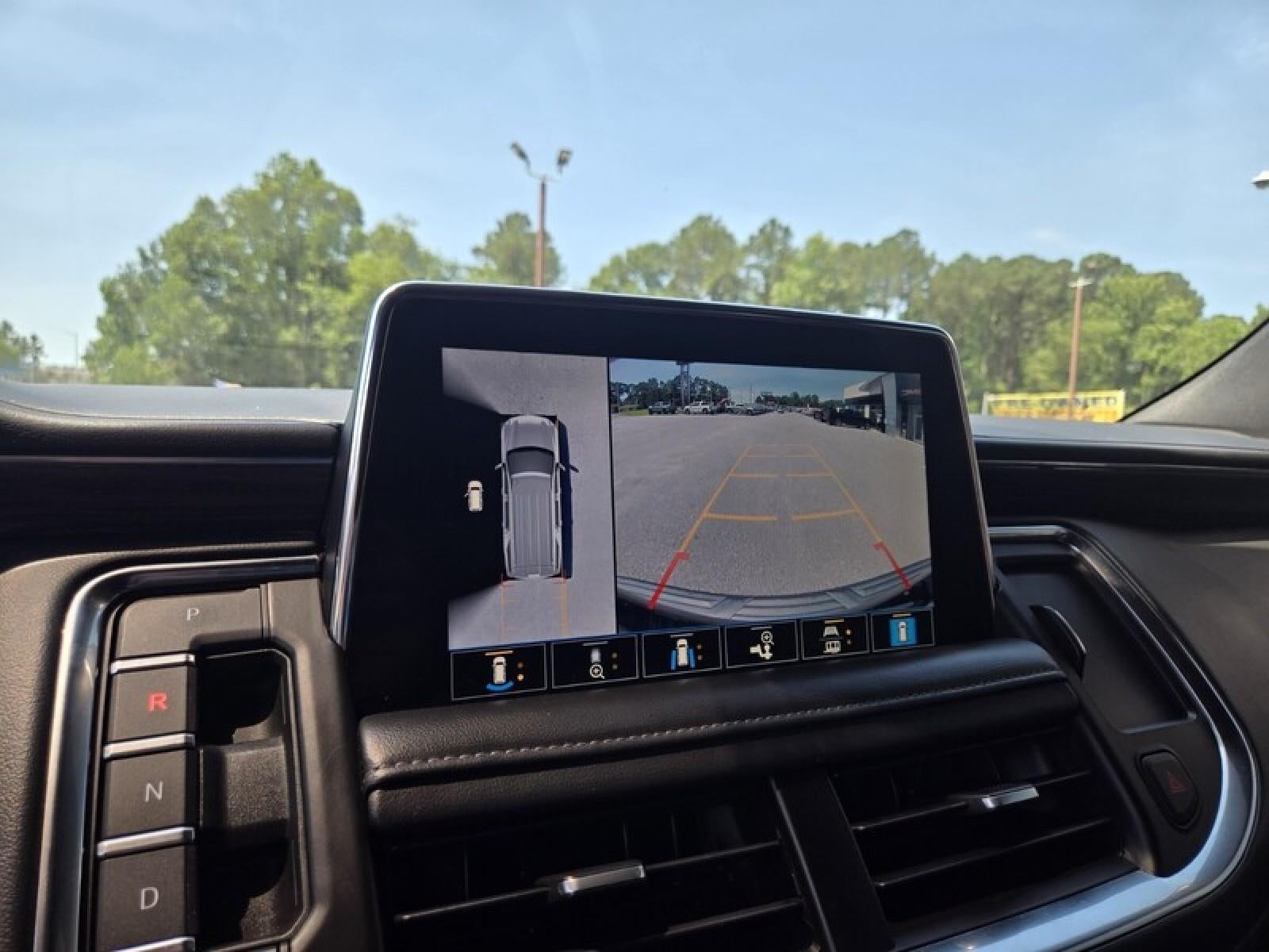 2021 Chevrolet Suburban Z71 - Photo 18