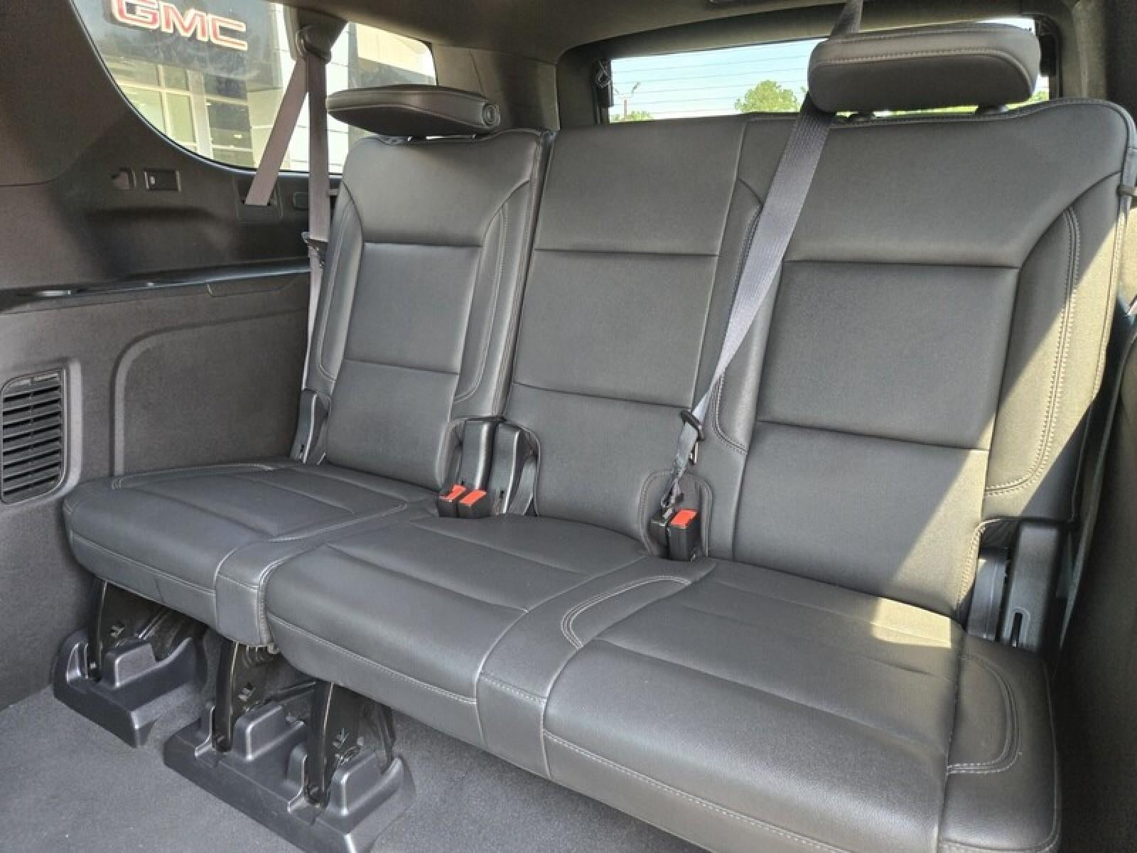 2021 Chevrolet Suburban Z71 - Photo 28