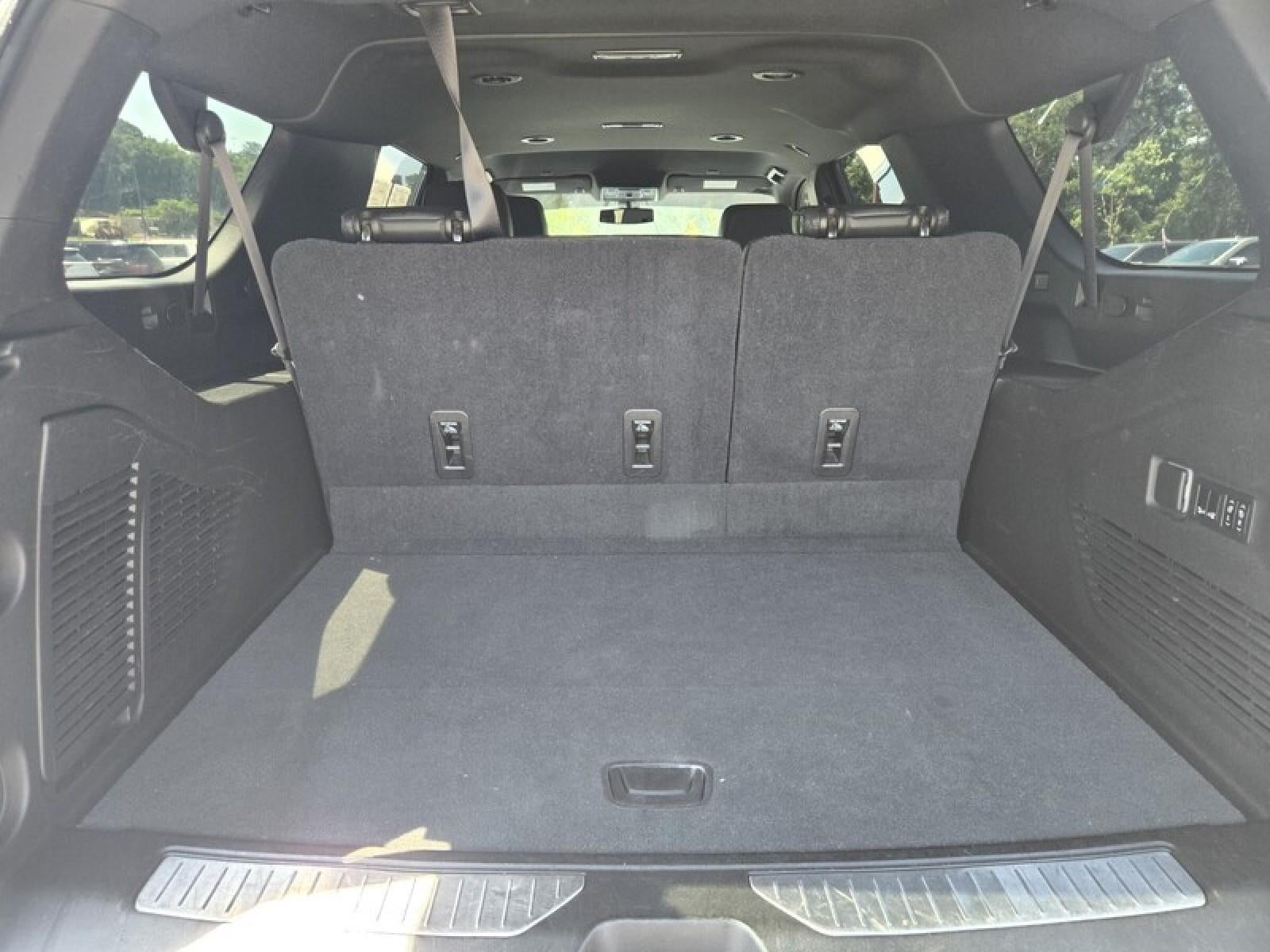 2021 Chevrolet Suburban Z71 - Photo 7