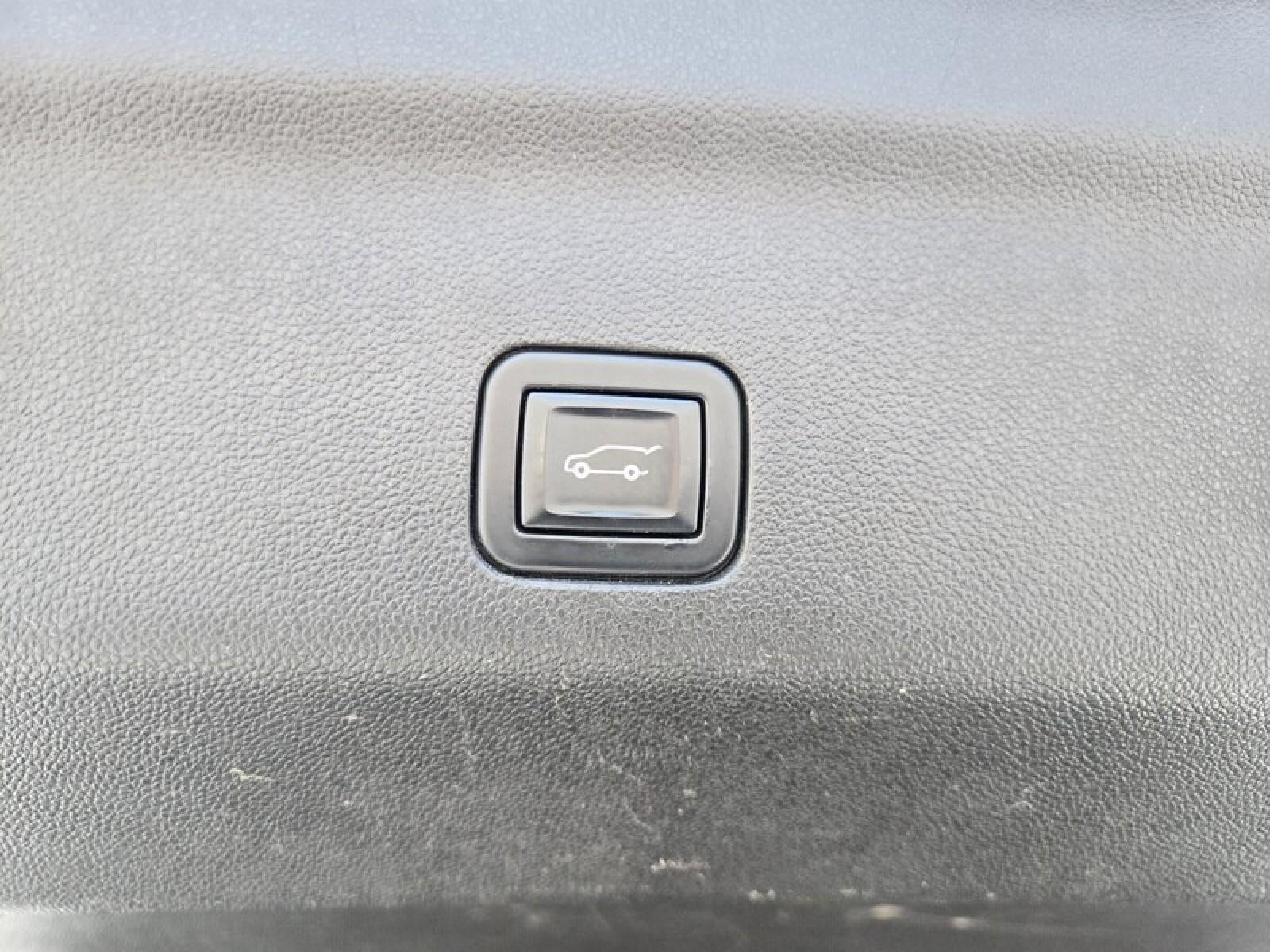 2021 Chevrolet Suburban Z71 - Photo 9