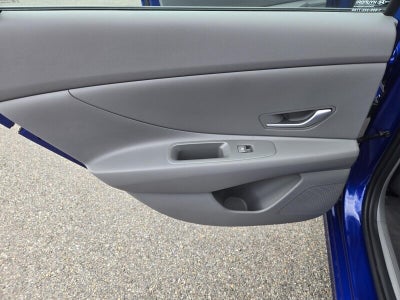 2025 Hyundai Elantra SE