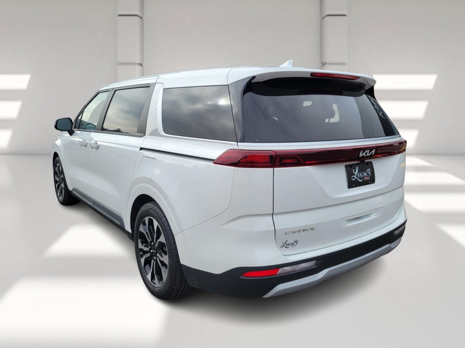 2024 Kia Carnival EX