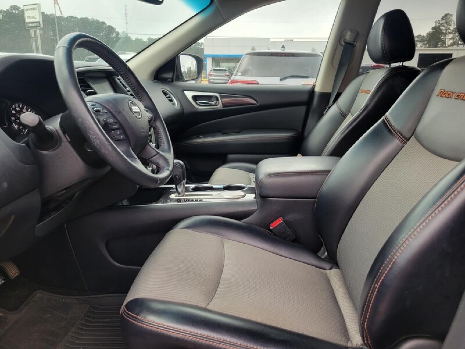 2019 Nissan Pathfinder SV