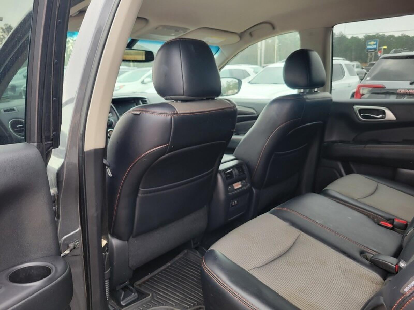 2019 Nissan Pathfinder SV