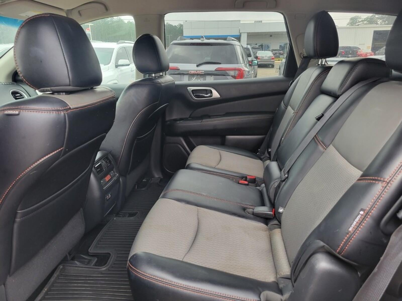 2019 Nissan Pathfinder SV