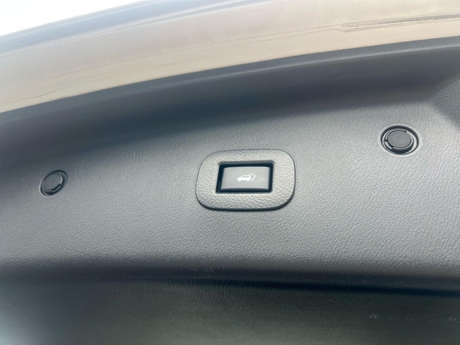 2022 INFINITI QX80 LUXE